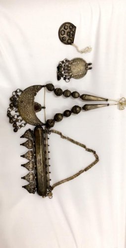 قلاده اثريه أكثر من 100 عام