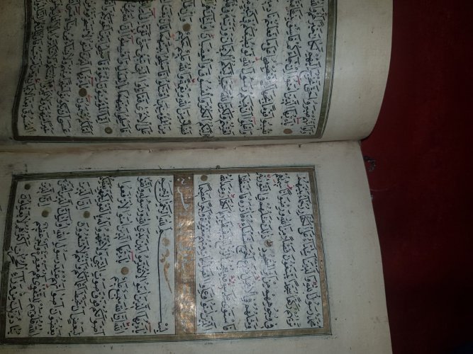 مصحف مخطوط قديم