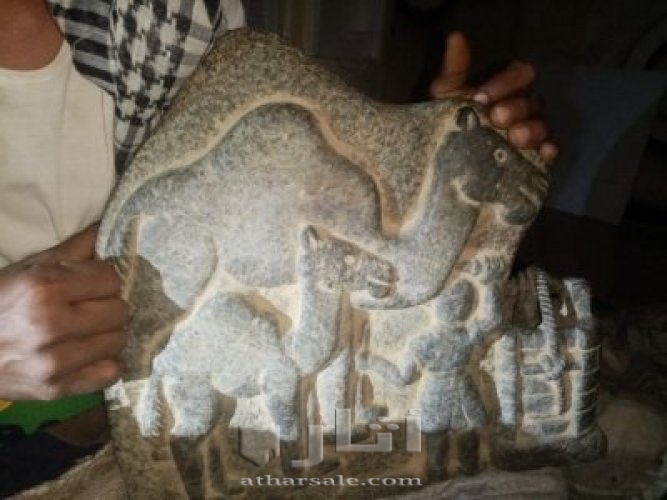 لوحه فنيه قديمه مجسم ناقة نبيه الله صالح