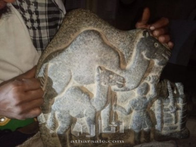 لوحه فنيه قديمه مجسم ناقة نبيه الله صالح