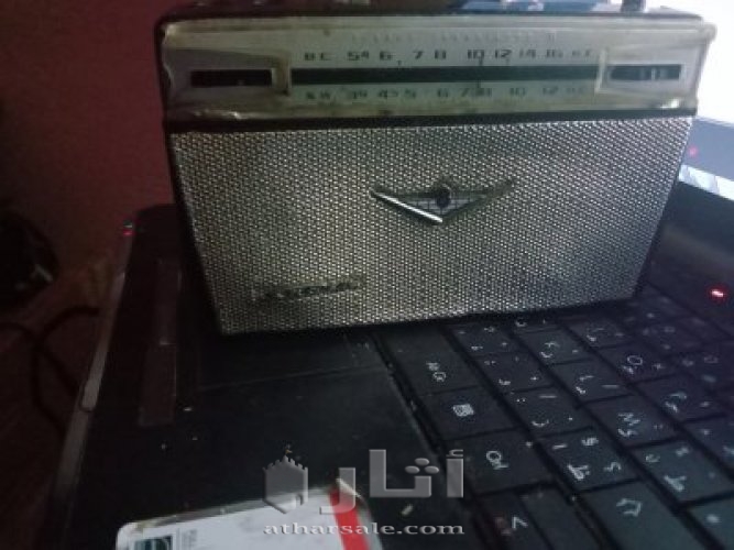 مذياع من نوع snarp8 صنع عام 1961