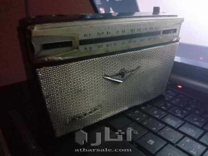 مذياع من نوع snarp8 صنع عام 1961