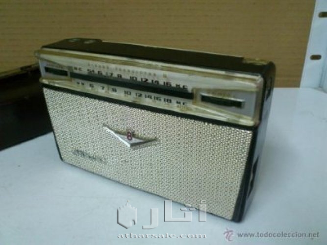 مذياع من نوع snarp8 صنع عام 1961