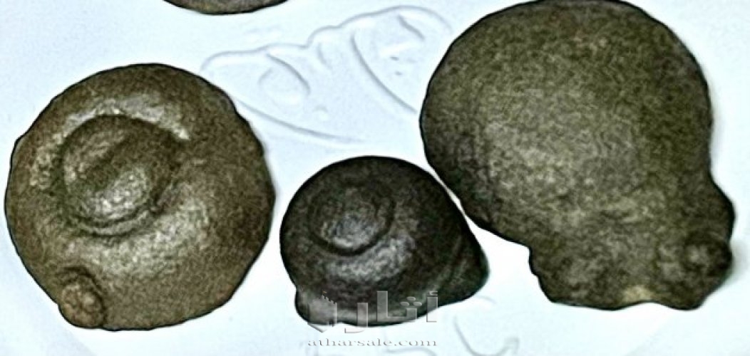 تماثيل متحجره قديمة