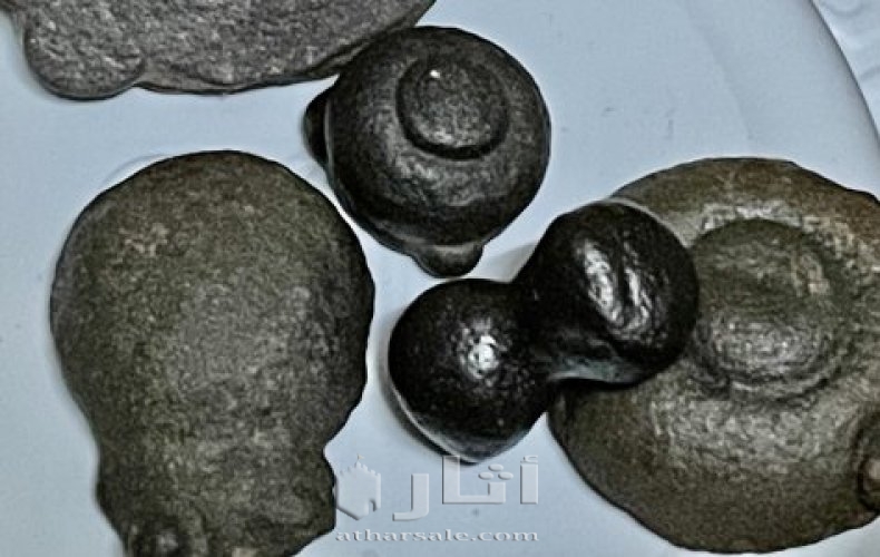 تماثيل متحجره قديمة