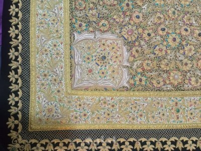 سجاد كشميري يدوي بخيوط الذهب والاحجار الكريمة 10