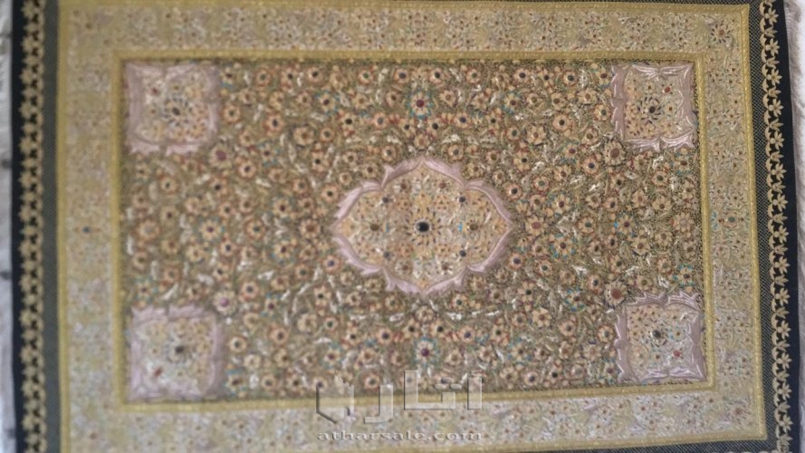 سجاد كشميري يدوي بخيوط الذهب والاحجار الكريمة