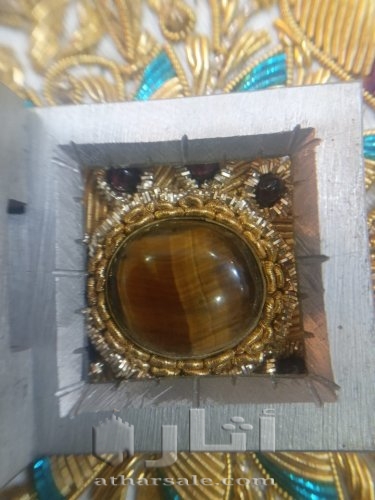 سجاد كشميري يدوي بخيوط الذهب والاحجار الكريمة