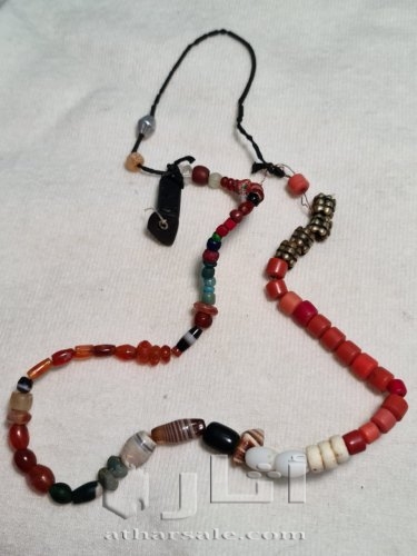 قلادات تعود لقوم ٢٠٠٠ عام