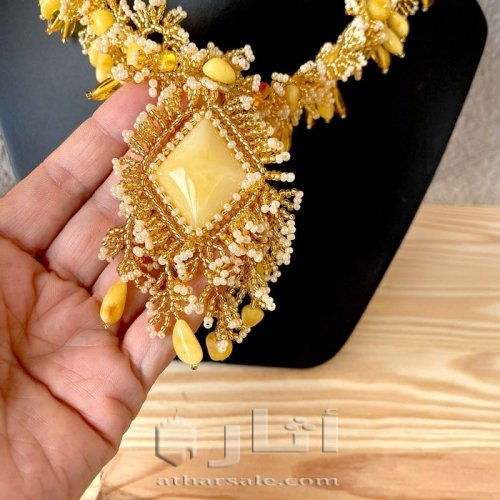 قلادة طوق زفاف .. صفار بيضة صفراء - كهرمان - روسيا - أواخر القرن الثامن عشر