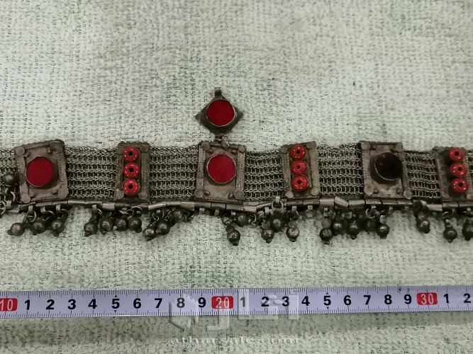 قلائد وحلي أثريه