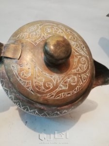 اناء قديم جداً مكتوب عليه  العزة لمولانا السلطان قلاوون الفاتح 5