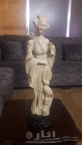 مجموعة تحف قديمة من العاج و النحاس 6