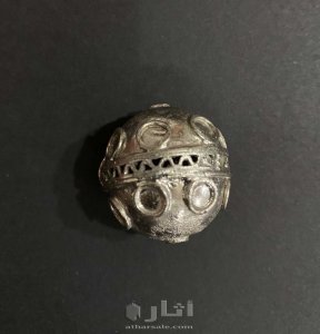 كرة من الفضة قديمة