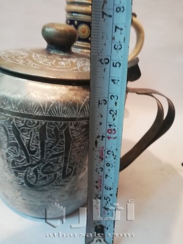 اناء قديم جداً مكتوب عليه  العزة لمولانا السلطان قلاوون الفاتح