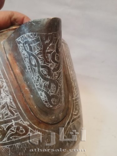 اناء قديم جداً مكتوب عليه  العزة لمولانا السلطان قلاوون الفاتح