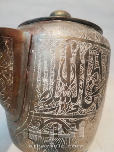 اناء قديم جداً مكتوب عليه  العزة لمولانا السلطان قلاوون الفاتح