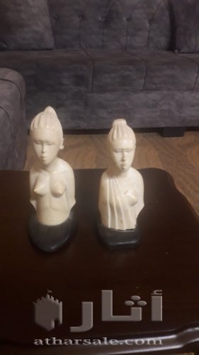 مجموعة تحف قديمة من العاج و النحاس