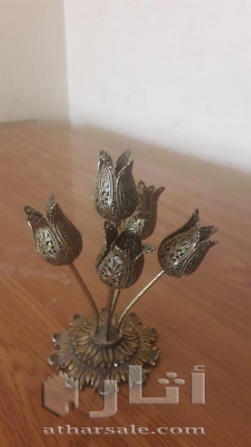 مجموعة تحف قديمة من العاج و النحاس