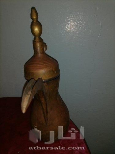 دلة نحاسية قديمة.