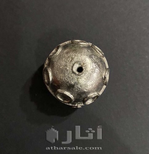كرة من الفضة قديمة