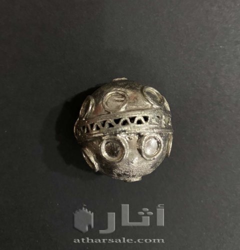 كرة من الفضة قديمة