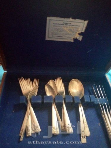 ملاعق وسكاكين وشوك فضيه