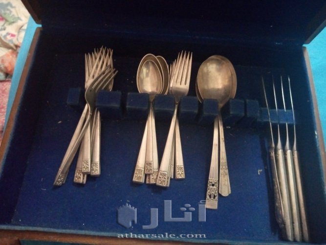 ملاعق وسكاكين وشوك فضيه