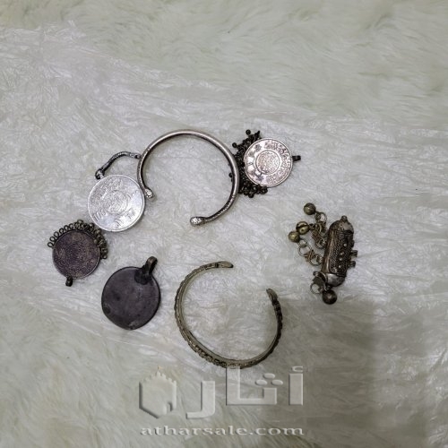 عملات و مجوهرات