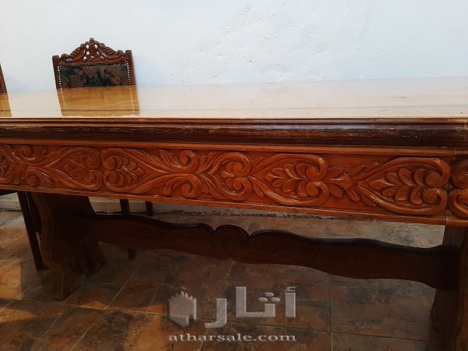 قطعة اثاث قديم