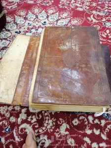 مصحف مخطوط مؤرخ عمره اكثر من ٣٠٠ سنه 11