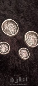 زر شعار النبالة المثير