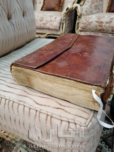 مصحف مخطوط مؤرخ عمره اكثر من ٣٠٠ سنه