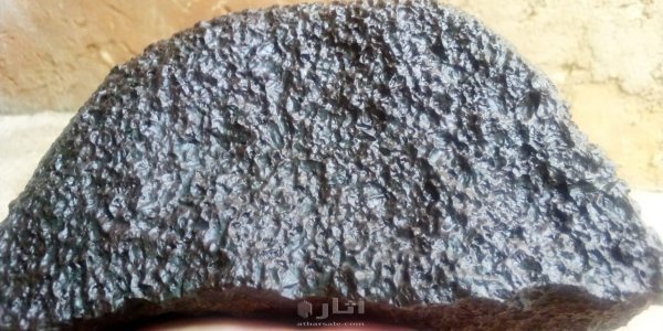 حجر يجدب المغناطيس