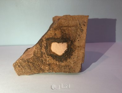 حجر طبيعي بشكل مميز