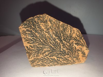 حجر طبيعي برسم من الطبيعة