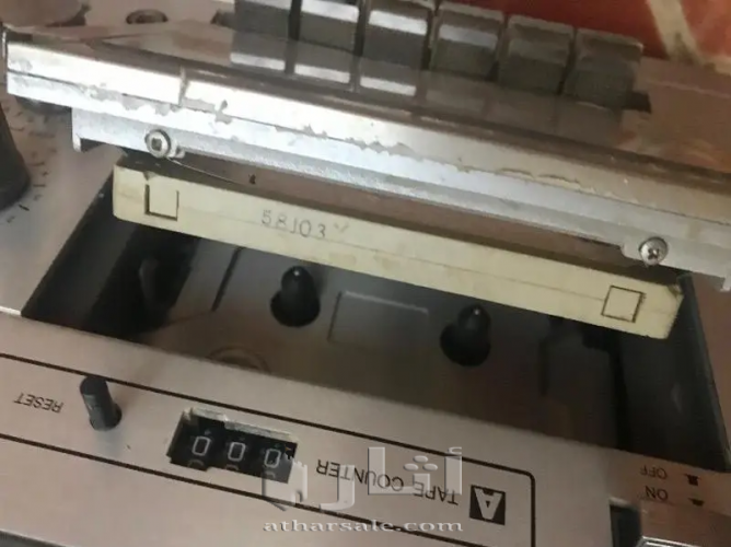 مسجل استريو خشبي قديم مع 2 سماعات