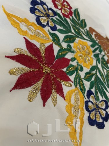 مفرش ابيض تطريز يدوي قديم عمره فوق ٥٠سنه