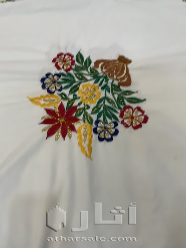 مفرش ابيض تطريز يدوي قديم عمره فوق ٥٠سنه