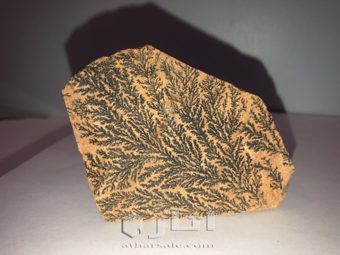 حجر طبيعي برسم من الطبيعة