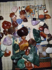 لوحة فنية قديمة و أحجار كريمة 5