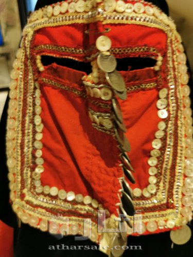 برقع قديمه له اكثر من 100سنه