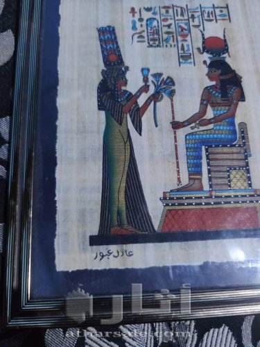 لوحة فنية قديمة و أحجار كريمة