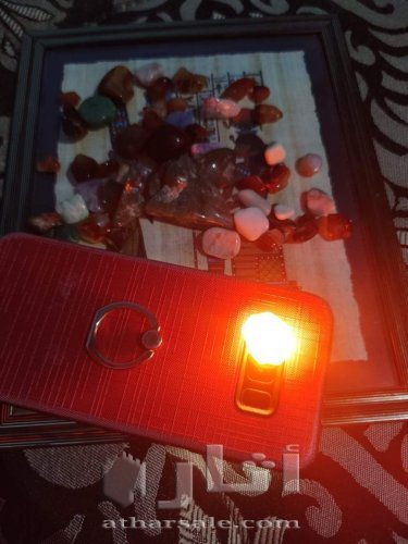 لوحة فنية قديمة و أحجار كريمة