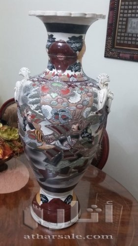 فازه صيني شنواه اثريه من القرن العشرين ترجع إلى وقت الملك فواد