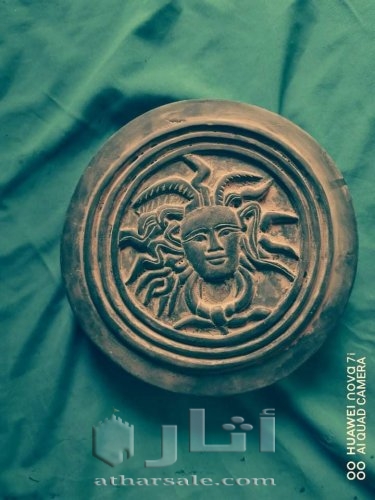 تحفه يوناني حجر منقوش قوة الشمس عند اليونان قطر 20 سنتي حجر تقيل