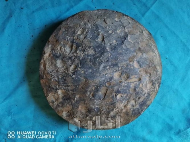 تحفه يوناني حجر منقوش قوة الشمس عند اليونان قطر 20 سنتي حجر تقيل