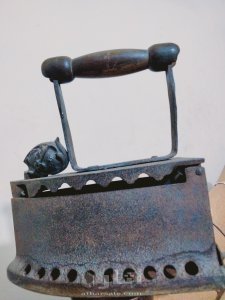 مكواه الفحم يعود عمره الى الستينات