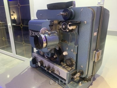 جهاز قديم للسيناما 5