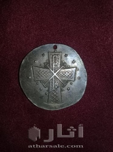 قلادة قديمة يصل عمرها الى حوالي 700 سنة تعودد للحملات الصليبية